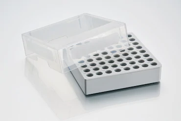 艾本德儲存盒 8 × 8, 可放置 64  個試管， 1  –  2  mL，3  件，高 53  mm，2  英寸，聚丙烯材料，可耐受最低 -86  °C，可高溫高壓滅菌，帶蓋子并具有數(shù)字字母標識